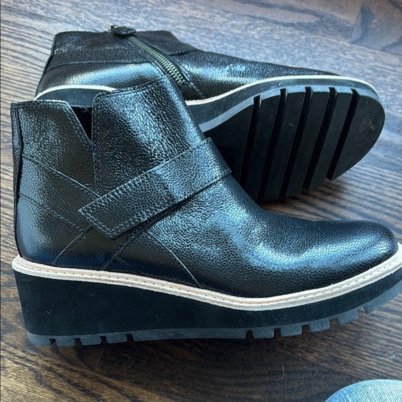 New Eileen Fisher Black Ankle Boots with Velcro Strap - Picture 1 of 5